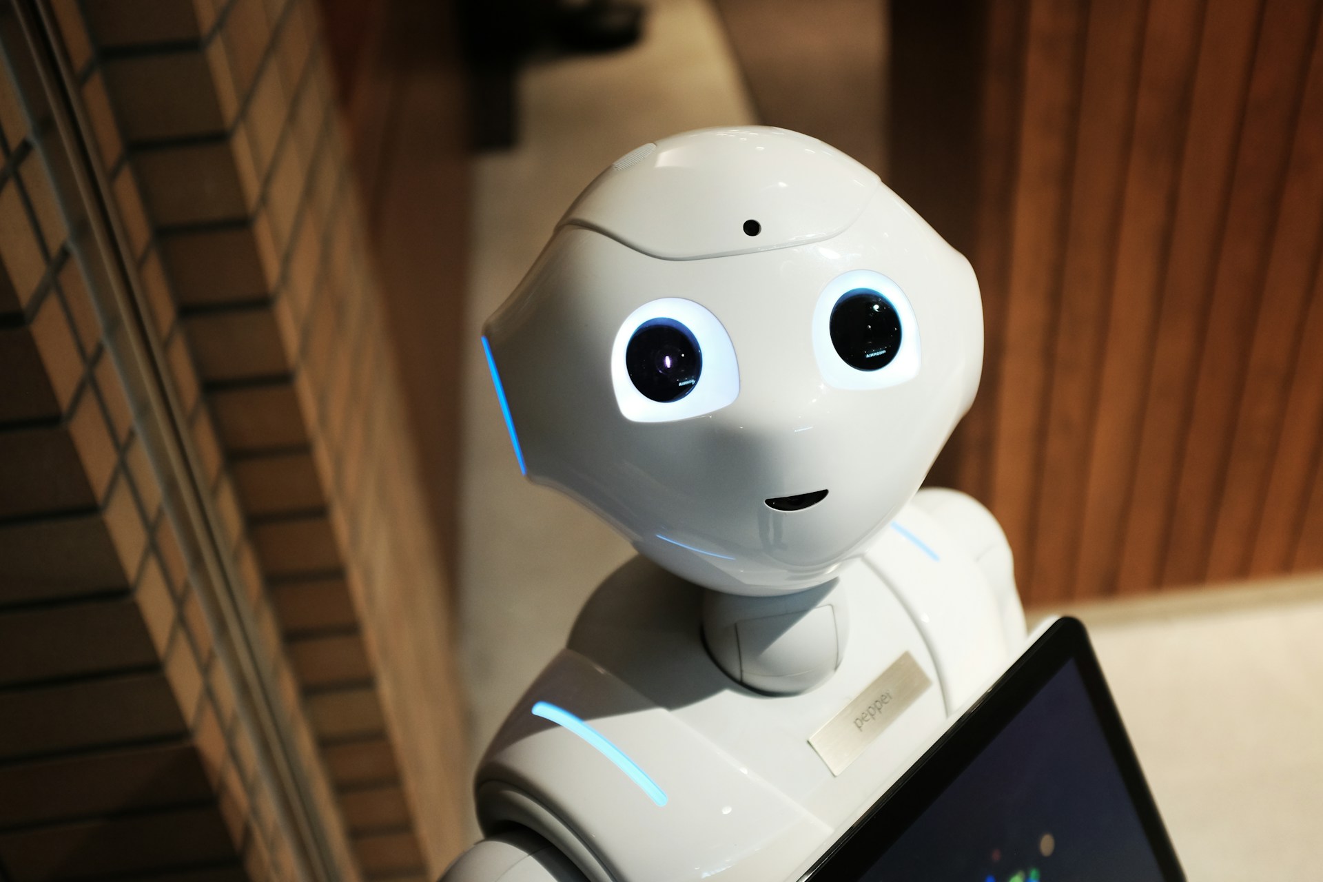 Ethical AI coaching framework, Robot looking up.